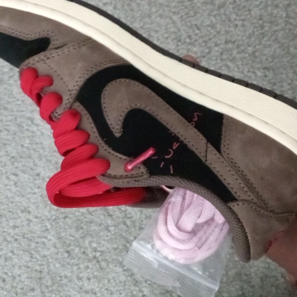 Travis Scott - Picture 2 of 2